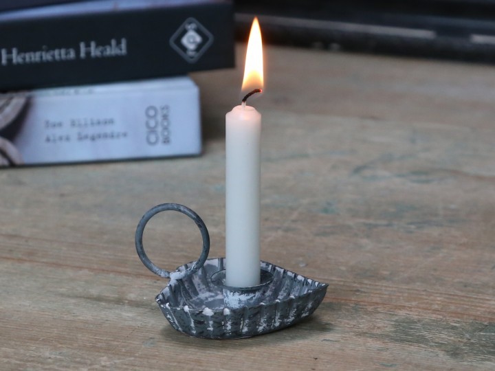 Zinkový antik svícen na úzkou svíčku ve tvaru srdce Hearts - 8*6*2cm Chic Antique