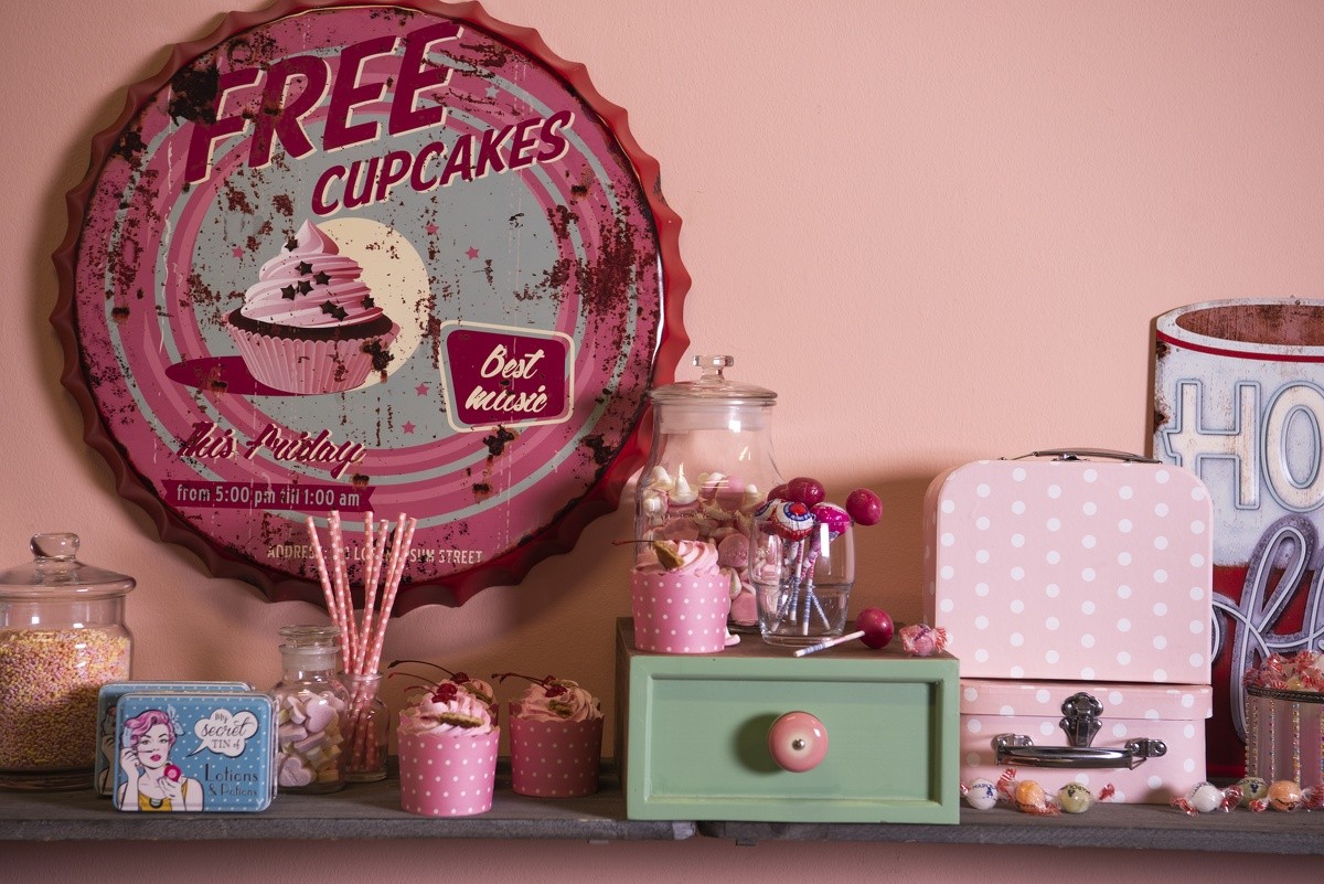 Kovová kulatá nástěnná cedule Cupcake - Ø 50 cm