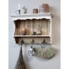 Krémová antik dřevěná nástěnná polička Shelfie - 69*18*49cm
Barva: krémová antik s patinou a odřenímMateriál: dřevo, kov