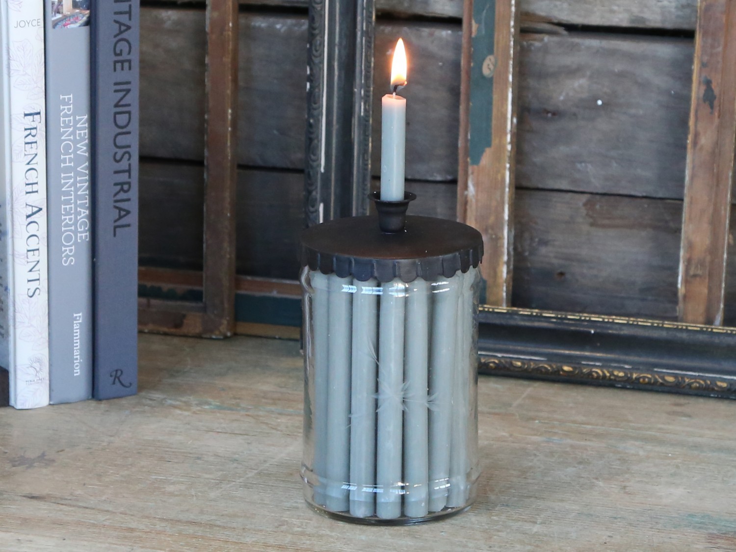 Svícen na úzkou svíčku ve tvaru staré sklenice Jari - Ø 9*16cm Chic Antique