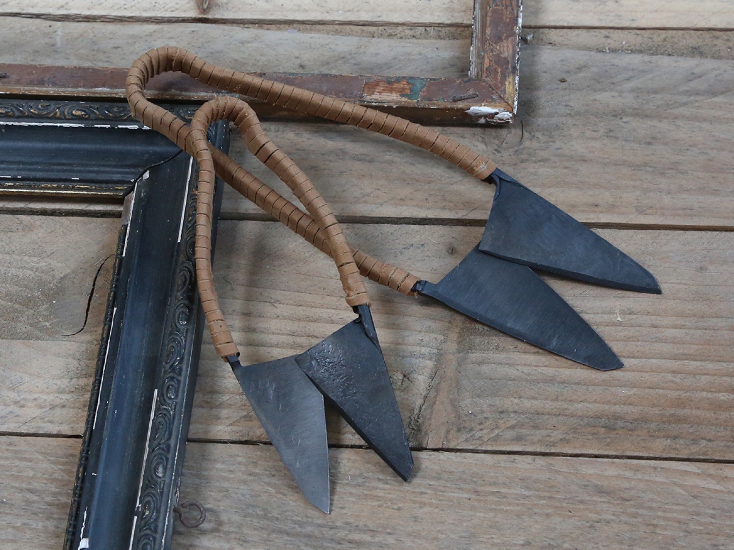 Dekorační retro nůžky omotané kůží - 6*23cm