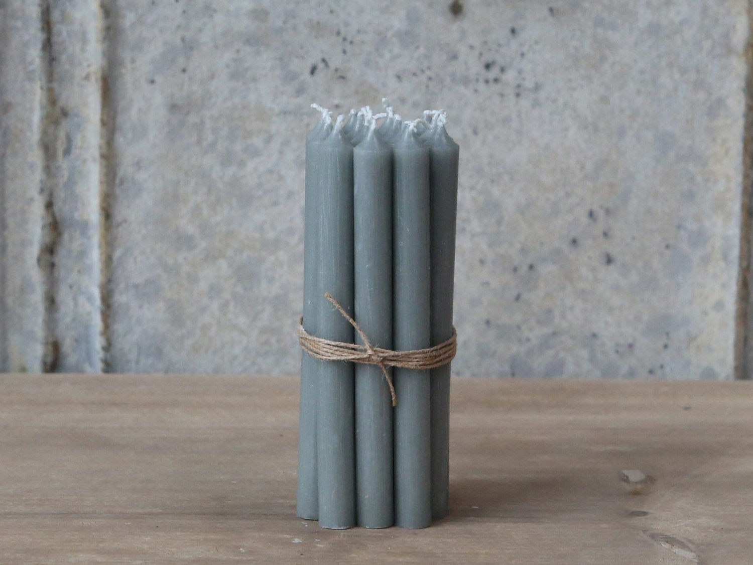 Šedá úzká svíčka Taper grey - Ø 1,2 *13cm / 2.5h