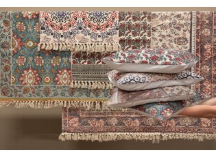 Modrý bavlněný koberec s ornamenty a třásněmi - 140*200 cm