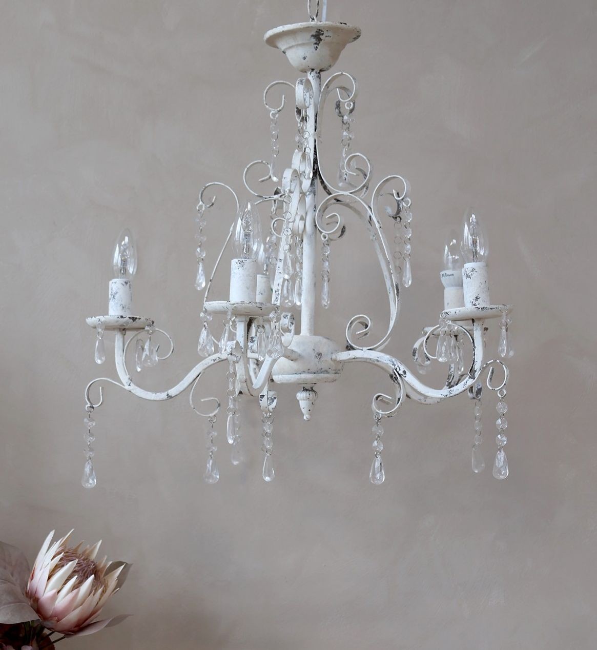 Levně Bílý vintage ručně vyrobený lustr s kamínky Chandelié - 61*49cm/E14/ 60W 25009801 (25098-01)