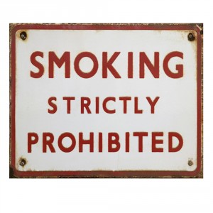Nástěnná kovová cedule Smoking strictly Prohibited - 25*1*20 cm