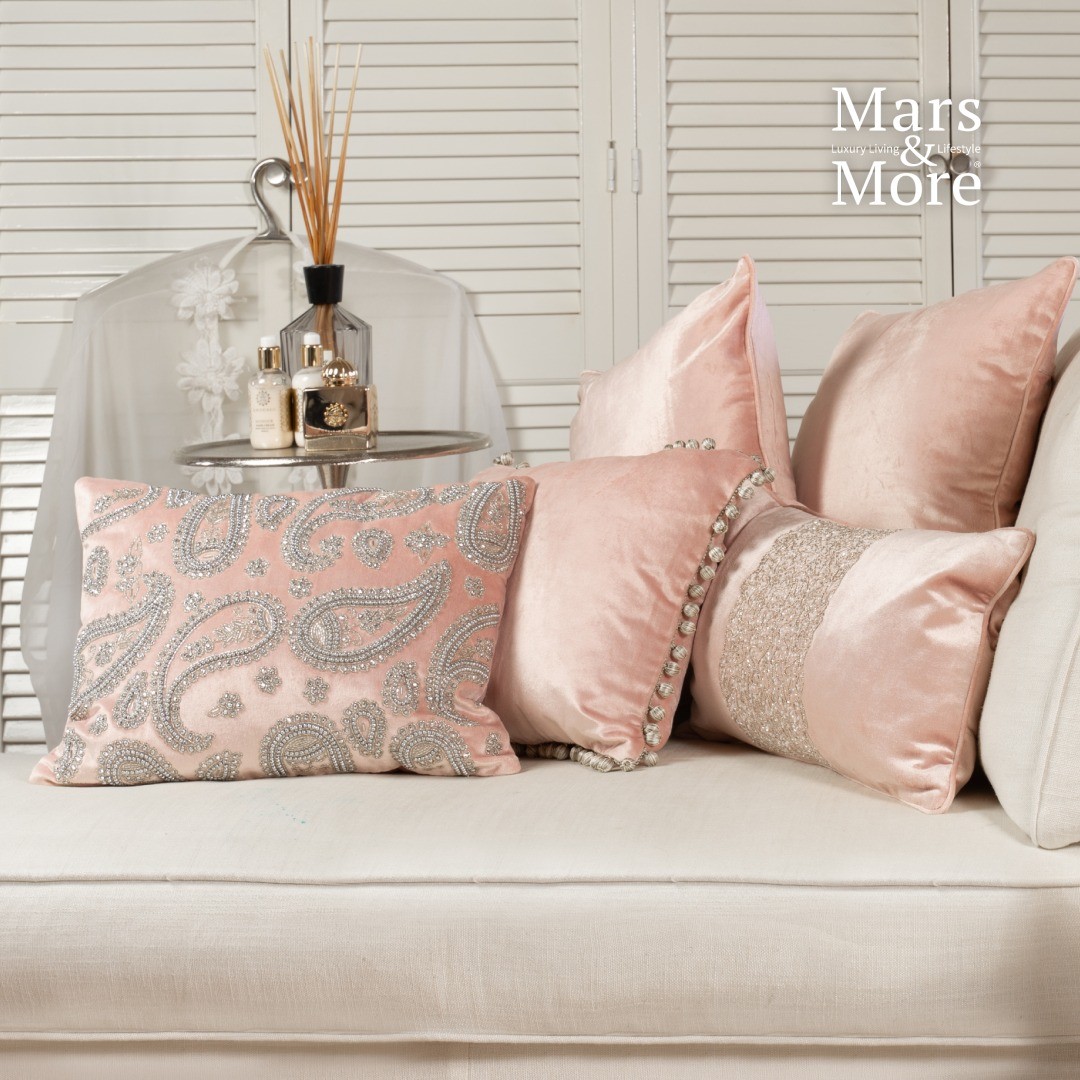 Růžový sametový polštář s ornamenty Paisley blush pink - 45*15*35cm