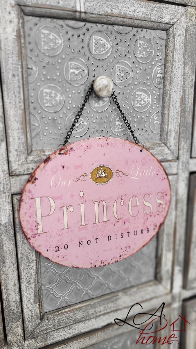 Růžová závěsná kovová cedule s řetízkem Princess - 25*20 cm