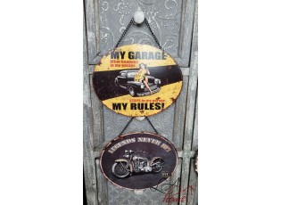 Závěsná kovová cedule s motorkou Legends Never Die - 25*20 cm
