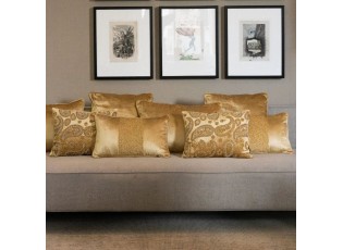 Zlatý sametový polštář s ornamenty Paisley gold - 45*15*35cm