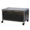 Černý antik kovový stolek na kolečkách ve tvaru bedny Trunk - 67*41*39 cm