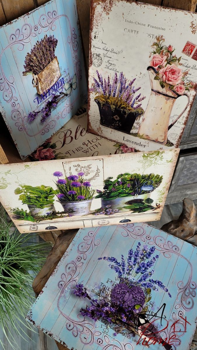 Modrá nástěnná kovová cedule s levandulí Lavander - 30*30 cm