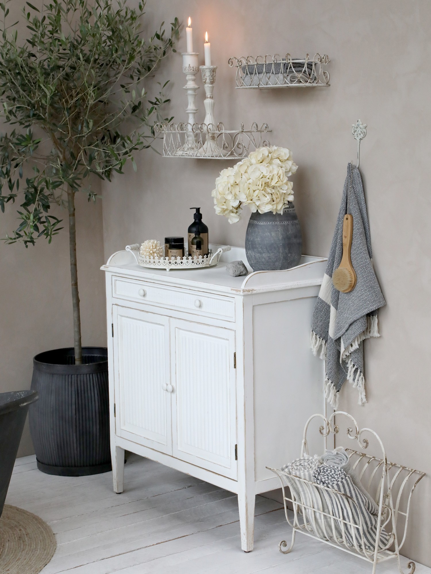 Bílá antik dřevěná komoda s dvířky Old French Satin - 83*41*92cm