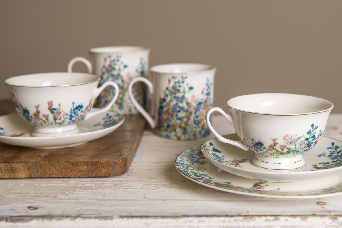 Porcelánový šálek s podšálkem a květy - 12*10*6 cm / Ø 15*2 cm / 250 ml