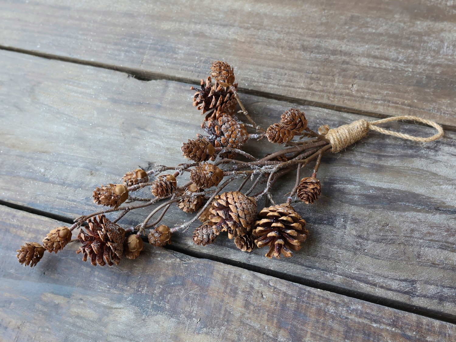 Levně Vánoční závěsná větvička se šiškami Fleur Branch - 46cm 39061700 (39617-00)