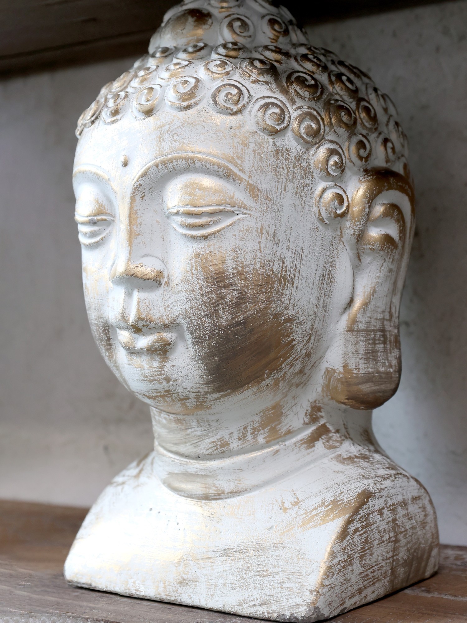 Bílo - zlatá antik dekorace hlava Buddha Vittel - 13*13*26cm