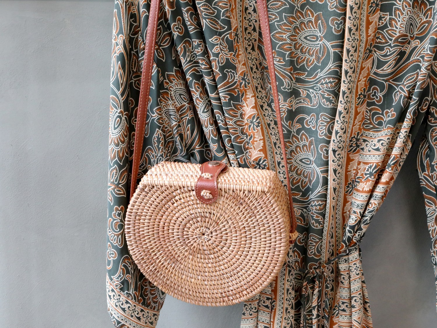 Kulatá ratanová kabelka přes rameno Bali - 20*7*17 cm