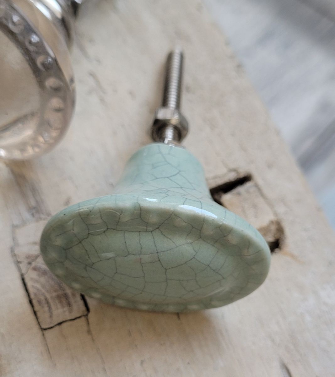 Bílá antik porcelánová úchytka s popraskáním Craez - 4*3 cm