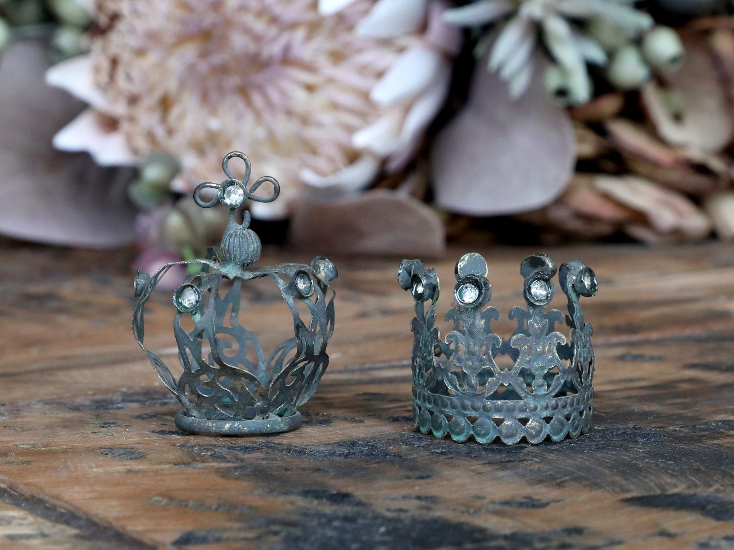 2ks bronzová antik kovová dekorativní koruna Crow - Ø 3,5*4cm