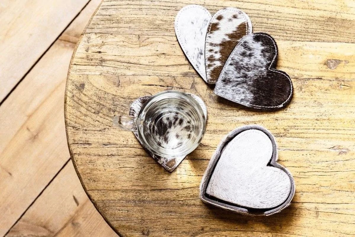 Podtácek Love z hovězí kůže Brown - 14*14*0,3 cm