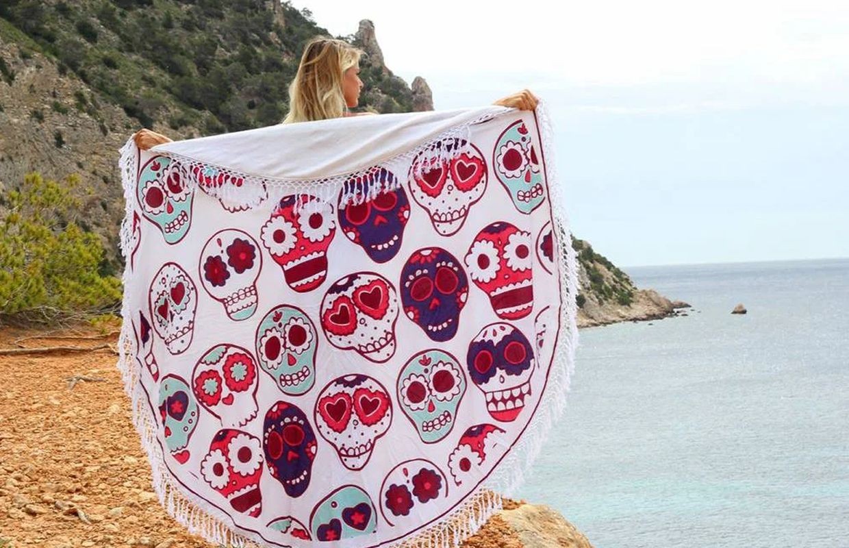 Barevný kulatý plážový bavlněný ručník / osuška s třásněmi Happy Skull - Ø180 cm Mycha Ibiza new