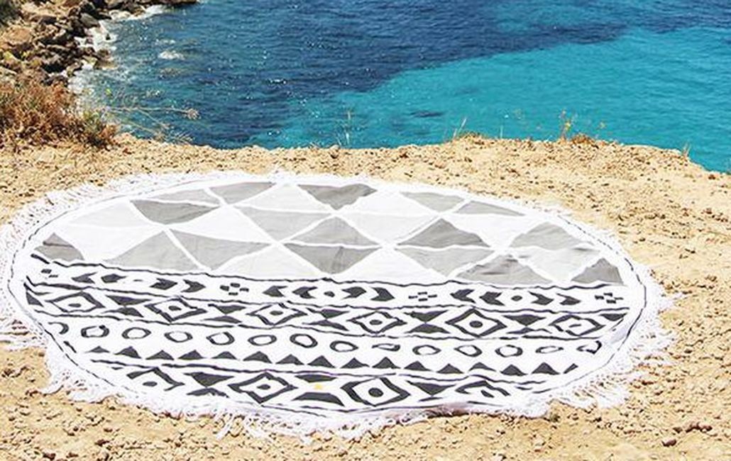 Bílo-černý kulatý plážový bavlněný ručník s třásněmi Aztec - Ø180 cm Mycha Ibiza new