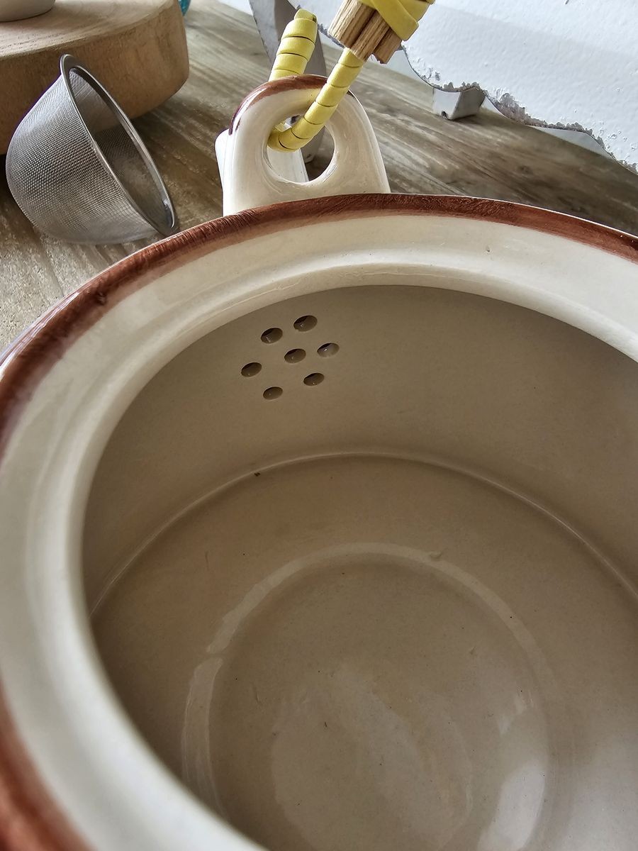 Porcelánová konvice na čaj s motivem růží - 18*14*12 cm / 0,8L