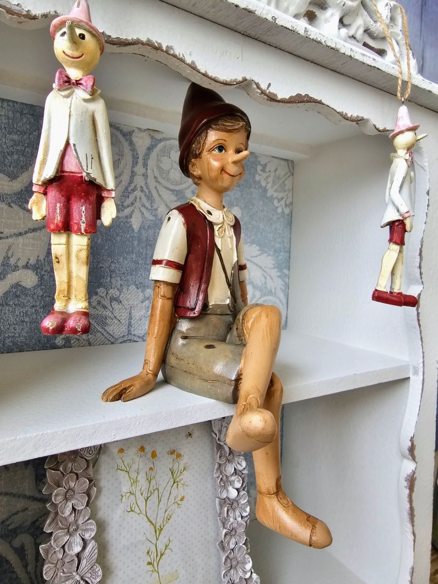 Dekorace sedící Pinocchio - 13*12*23 cm