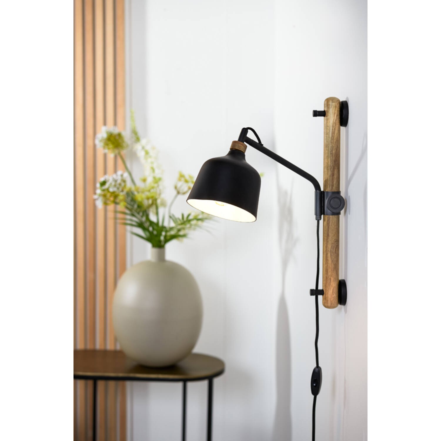 Černá kovová nástěnná lampa se dřevem Banu - 120*25*45 cm