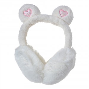 Bílé chlupaté dětské klapky na uši s oušky a srdíčky
