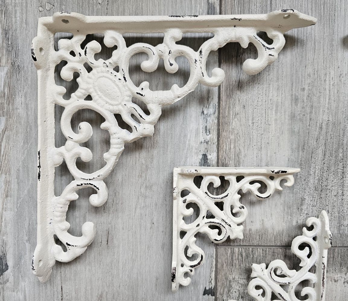 Krémová litinová konzole s ornamentem -20*19 cm