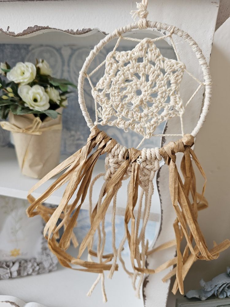Béžovo-hnědý lapač snů s lýkovými proužky a Macramé - Ø 9*30 cm