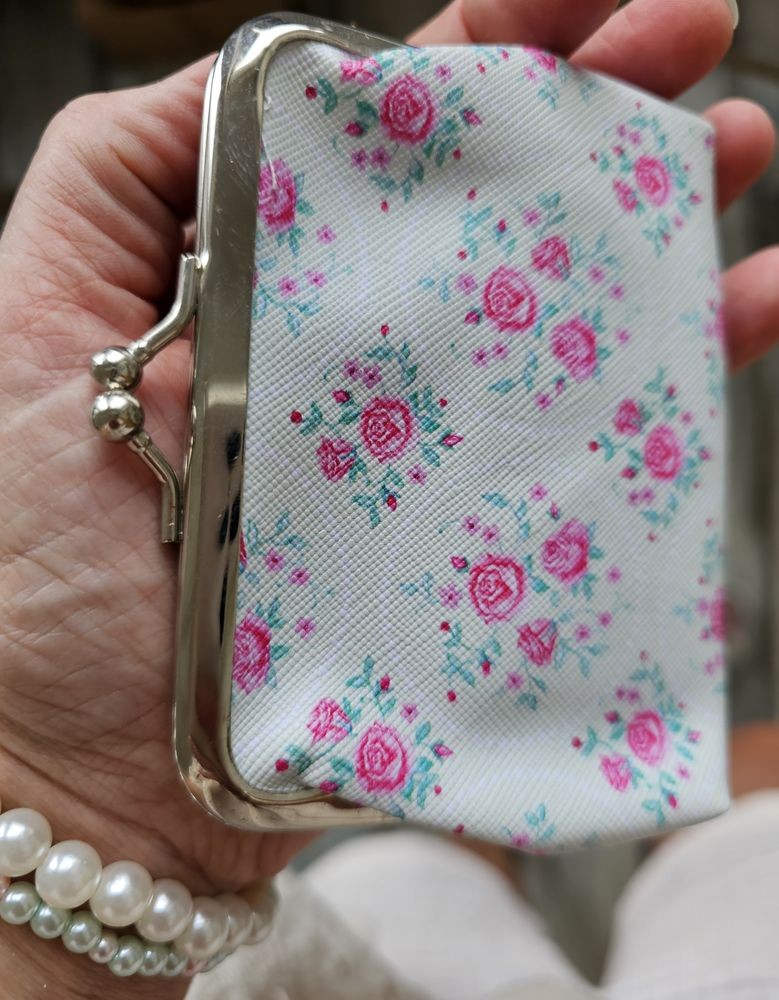 Patelově zelená peněženka s růžičkami Gearose - 8*12 cm
