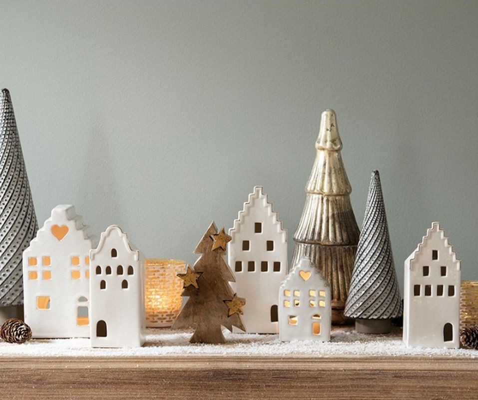 Béžový porcelánový domek svícen na čajovou svíčku Christmas House S - 7*6*11 cm