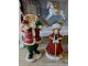 Červená vánoční dekorace socha Santa s dětmi - 10*8*21 cm