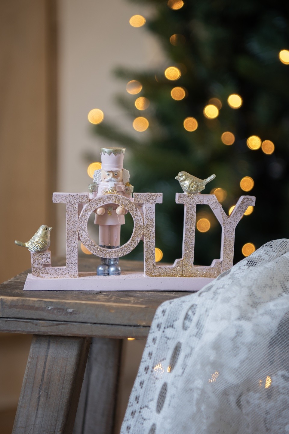 Růžová vánoční dekorace s Louskáčkem a ptáčky Jolly - 18*4*11 cm