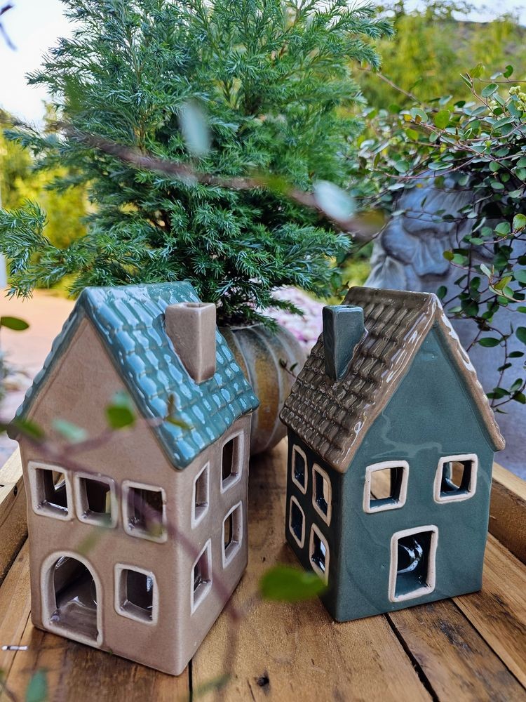 Hnědý porcelánový domek svícen na čajovou svíčku Candle House - 8*8*15 cm