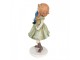 Dekorace socha děvčátko v zelených šatech držící Louskáčka - 7*6*12 cm