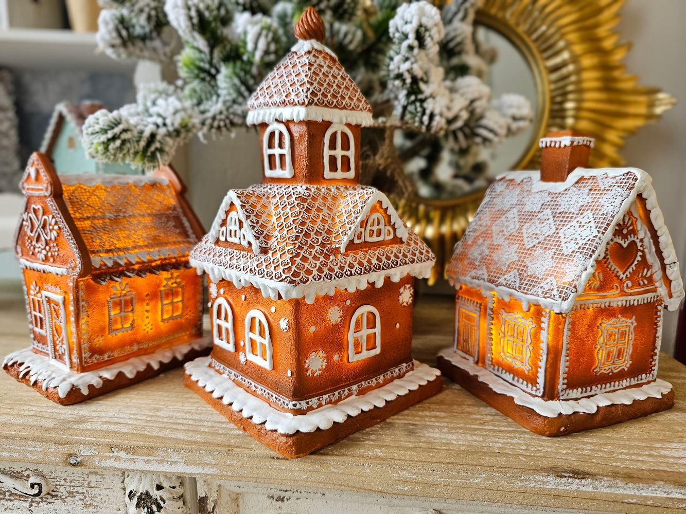 Vánoční perníková chaloupka s Led světýlky Gingerbread House - 14*14*25cm/ 3*AA