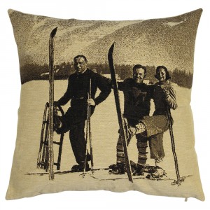 Gobelínový retro polštář s lyžaři a dobovými lyžemi Ski club - 45*15*46cm