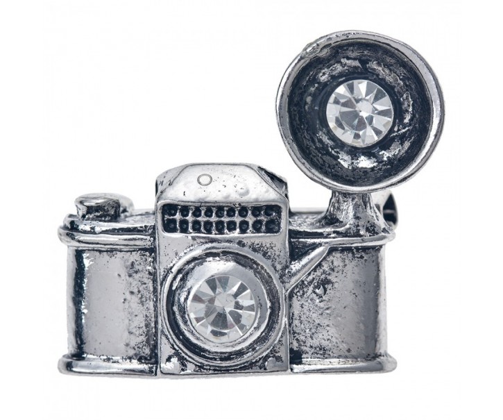 Stříbrná kovová brož s fotoaparátem