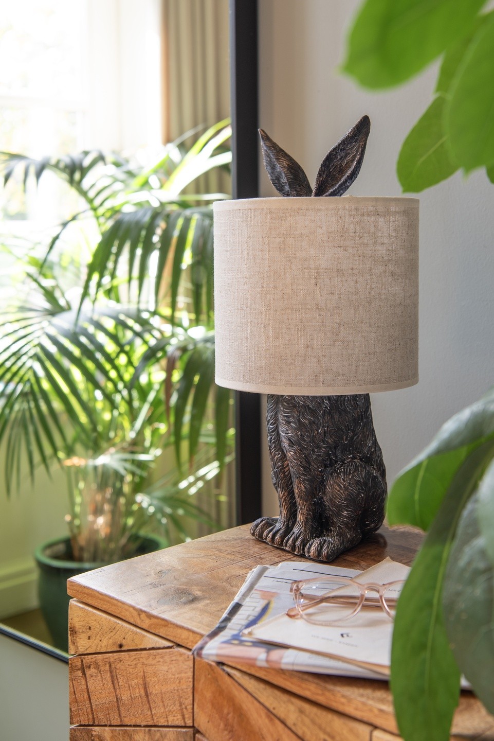 Stolní lampa v designu králíka s béžovým stínidlem Rabbi – Ø 20*45 cm E27/max 1*60W