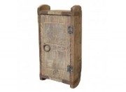 Retro nástěnná dřevěná skříňka s dvířky Grimaud Brick - 15*9*32 cm