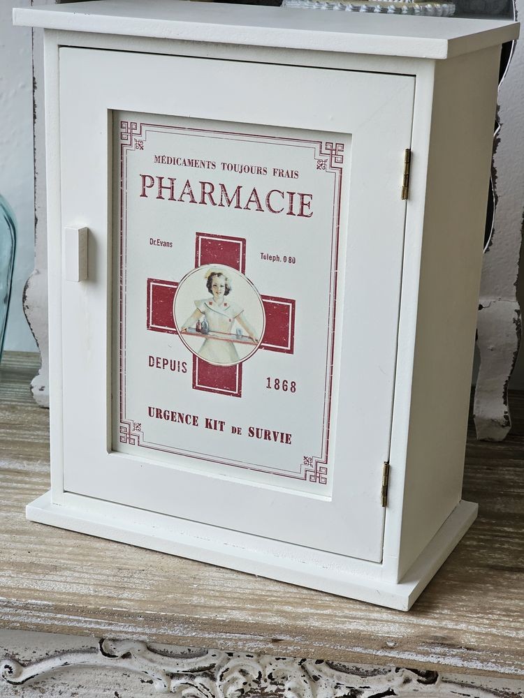 Bílá antik dřevěná lékárnička Pharmacie - 24*30*13