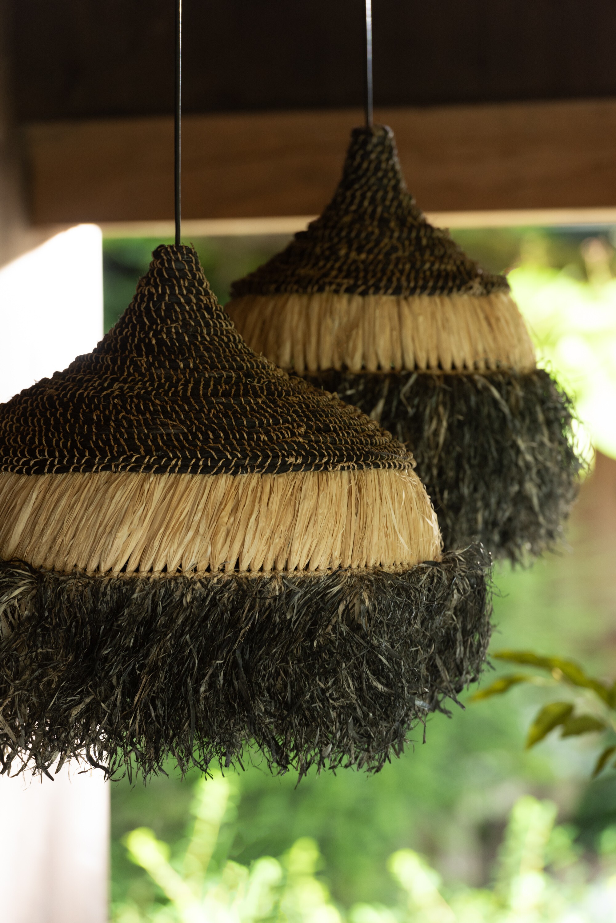 Závěsné černopřírodní ratanové světlo Raffia S - Ø 36*40 cm/ E27