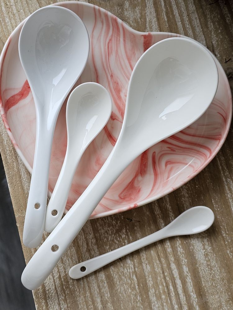 Přírodně bílá porcelánová lžička Lilli - 15*4*2 cm