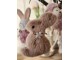 Hnědý plyšový závěsný velikonoční králíček s kytičkou - 7*3*10 cm