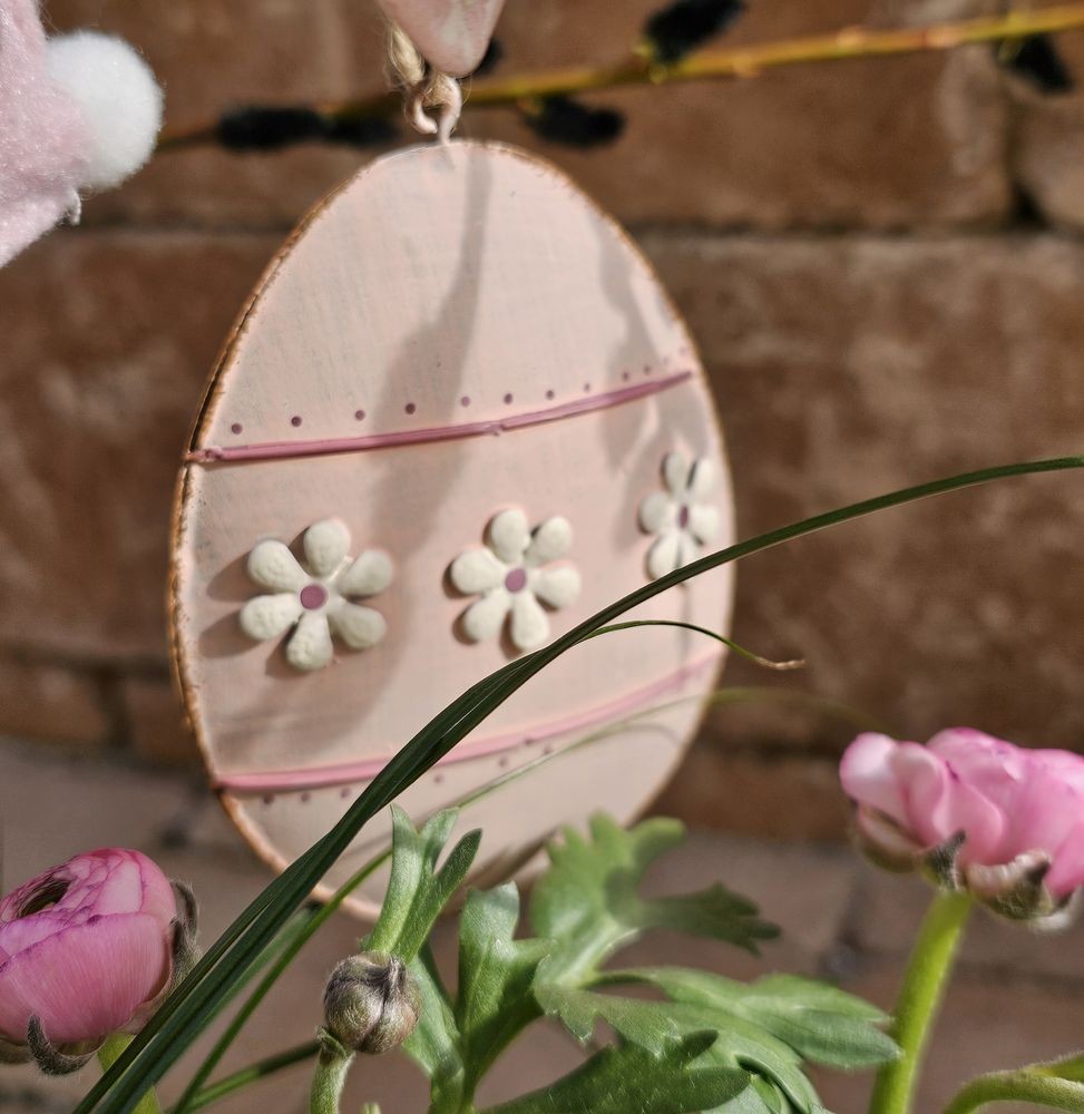 Růžové antik plechové závěsné vajíčko s květy - 10*2*8 cm