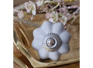 Světle šedá keramická úchytka ve tvaru květu - Ø 5 cm