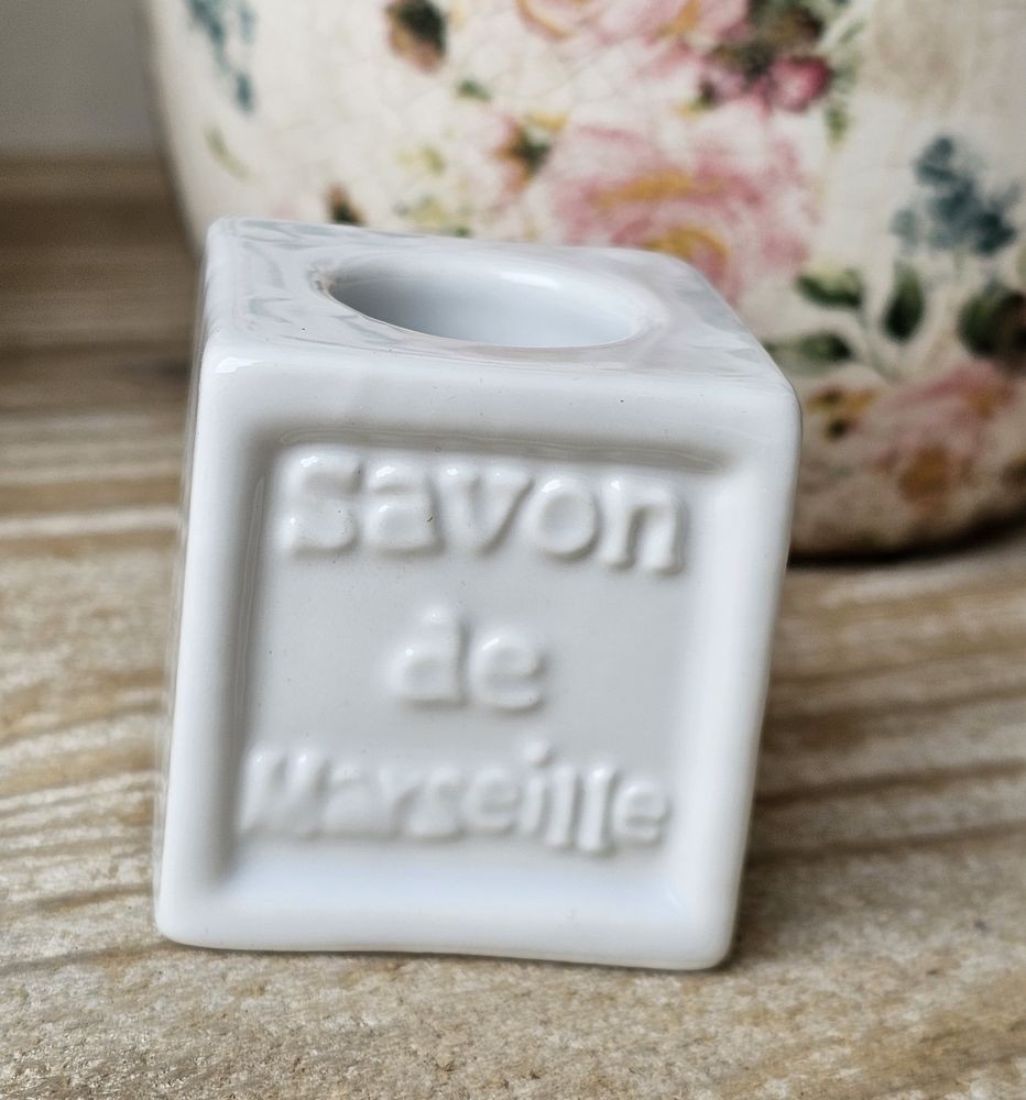 Bílý porcelánový držák na kartáček Savon de Marseille - 4*4*4 / Ø 2,2/ Ø 2,9 cm