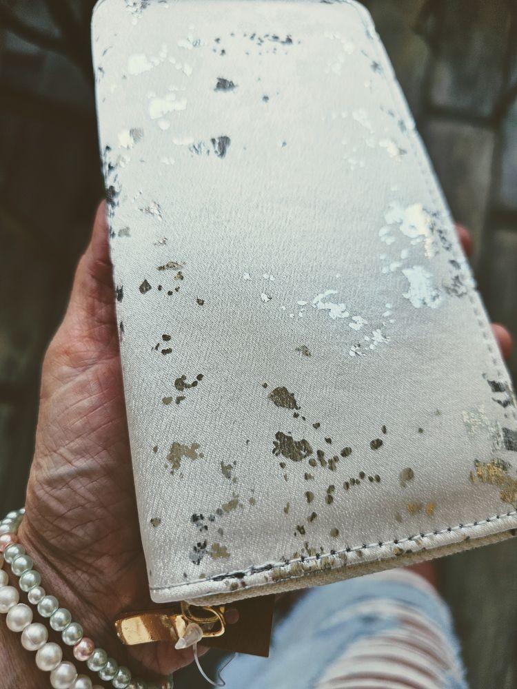 Bílá peněženka se stříbrnými mapami - 19*10 cm